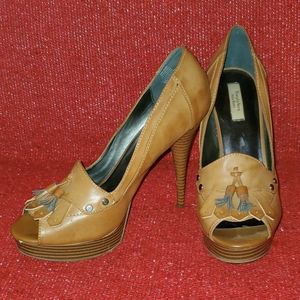 Vintage 2012 Vera Wang Kiltie Platform Stiletto